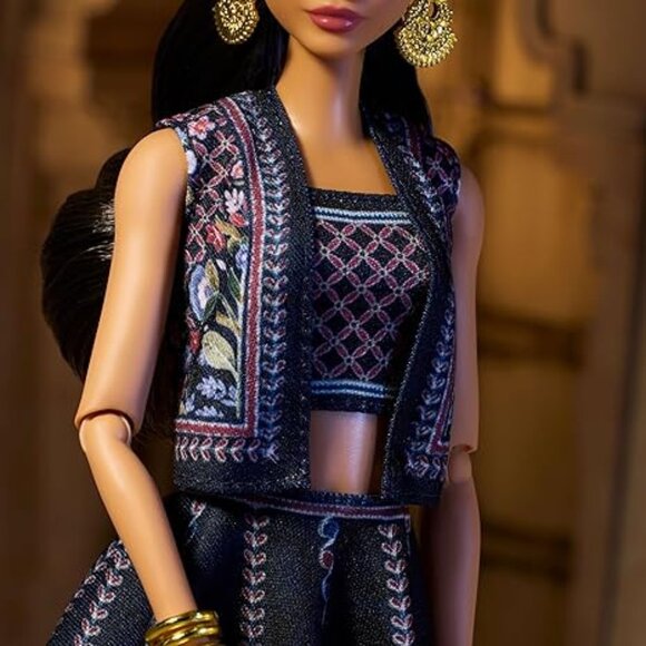Barbie Diwali Doll by Anita Dongre - Brand New in package unopened - Picture 4 of 7